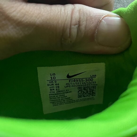 Athletic_Shoes